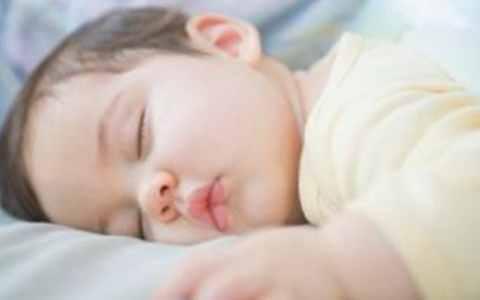 睡眠很重要，宝宝睡不好风水 二个月宝宝睡多久进入深睡眠