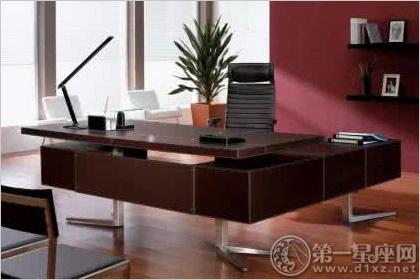 办公桌如何摆放才能生财 办公桌发财树摆放位置