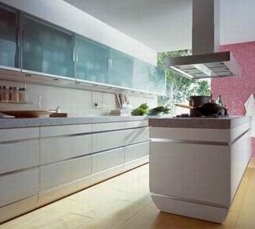 如何看厨房风水门的颜色好 厨房门用什么颜色风水好