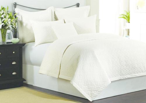 睡床总是不叠被子会影响卧室风水吗 卧室被子一般都怎么放