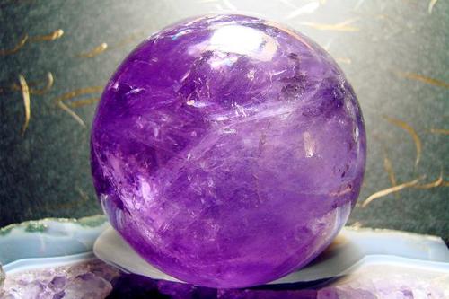 揭秘：紫水晶球的功效与作用 紫水晶球的作用与功效