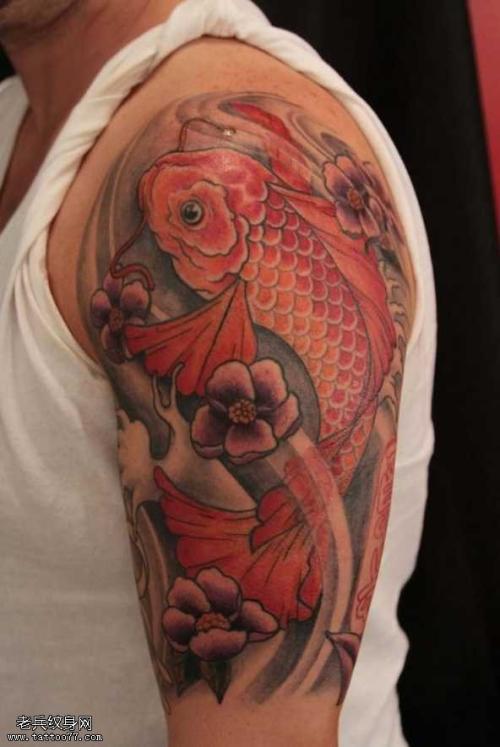 胳膊纹鲤鱼有什么说法 鲤鱼纹身的讲究 纹身半臂招财鱼