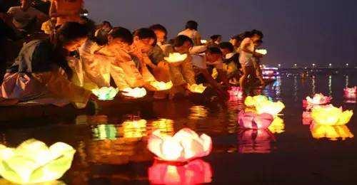 中元节的民间风俗是什么 祭祖放河灯 春节祭祖风俗