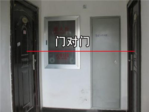 门对门的风水化解 门对门挂中国结化解图