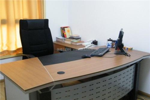 如何摆放办公桌 办公桌的摆放位置