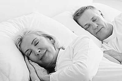 卧室的风水不好也会影响老人的身体健康 床头放什么能身体健康