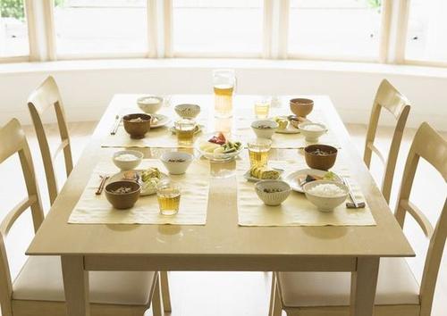 餐厅的餐桌的形状对家庭美满也是有影响的 餐桌形状
