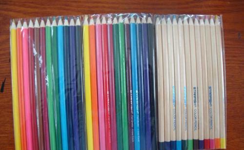 禁忌用这个颜色的彩笔在白墙上乱涂乱画 12色水彩笔都有什么颜色