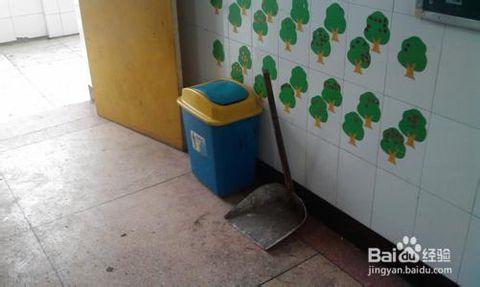 在教室什么位置适合摆放垃圾桶 垃圾桶的摆放位置
