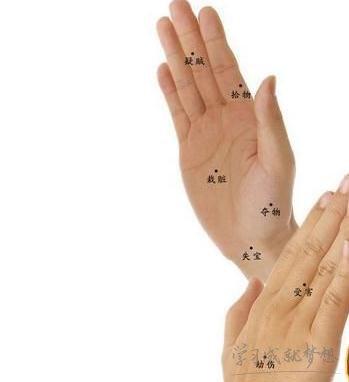 女性右手中指有痣代表什么 事业有成家庭美满 右手中指麻木是什么原因