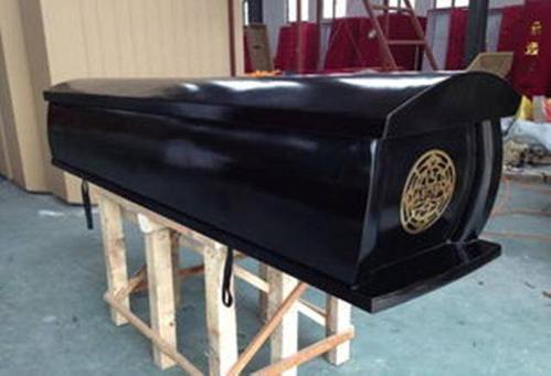 梦见黑色棺材是什么意思 梦见黑色棺材里有死人