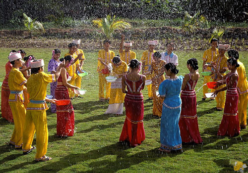 中秋节风俗的特点,风俗讲究 傣族过年的风俗是什么